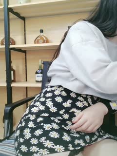 18岁嫩妹被操的神智不清，极品校花级别！